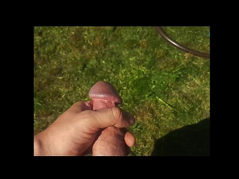 ❤️ Una guapa calenta es folla el seu cony rosa i es corre amb un esquitxat en un jardí d'estiu Porno rus al porno ca.shufflesex-com.ru ☑